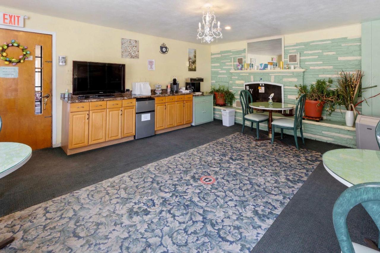 Delhi Buena Vista Inn Motel מראה חיצוני תמונה