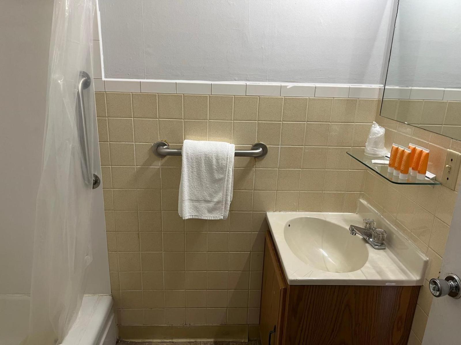 Delhi Buena Vista Inn Motel מראה חיצוני תמונה